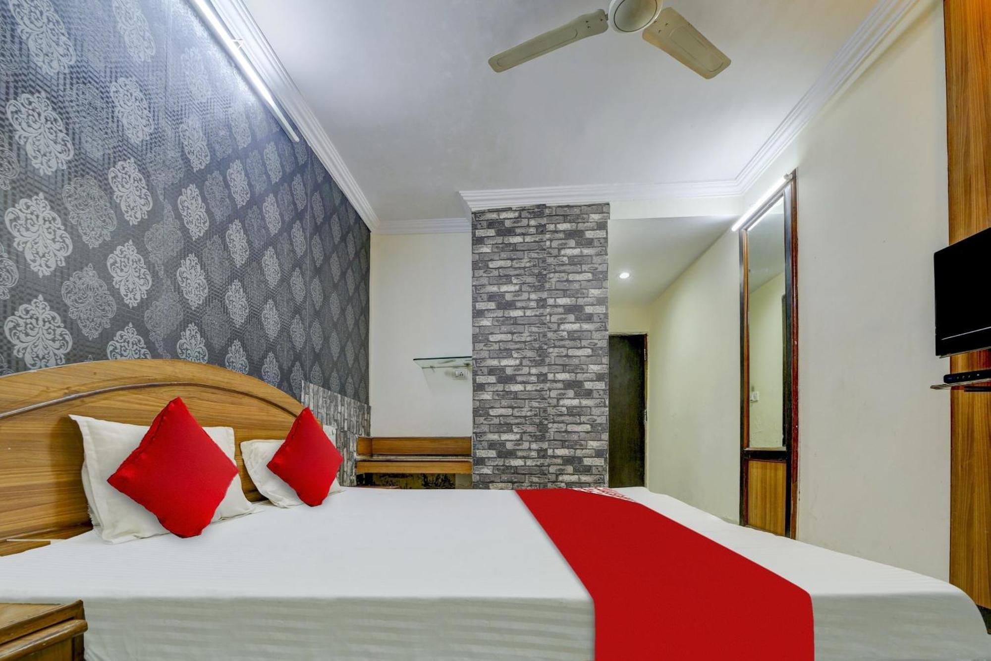Oyo Flagship 81248 Hotel Satya Vilas Бопал Екстериор снимка