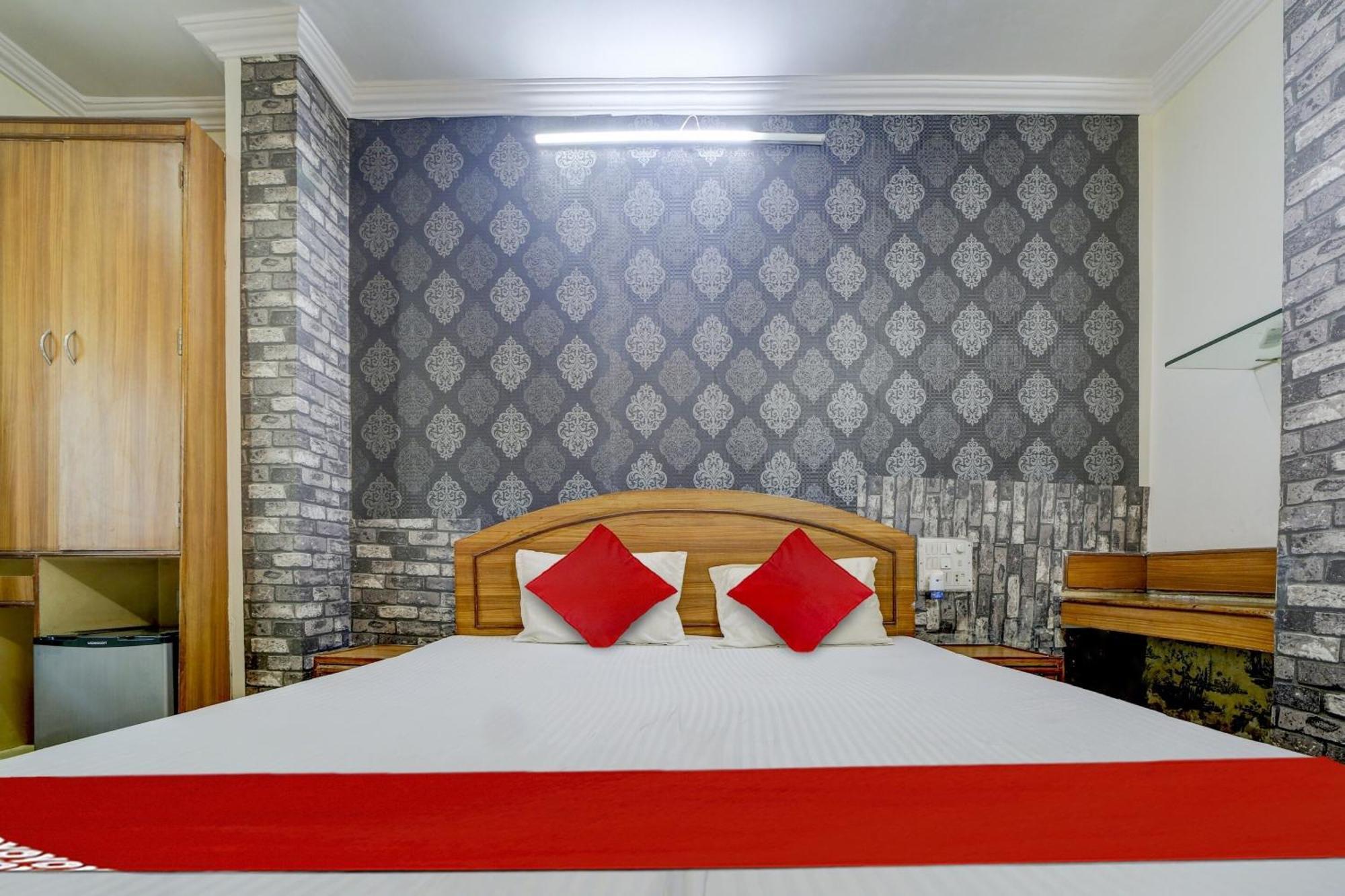 Oyo Flagship 81248 Hotel Satya Vilas Бопал Екстериор снимка