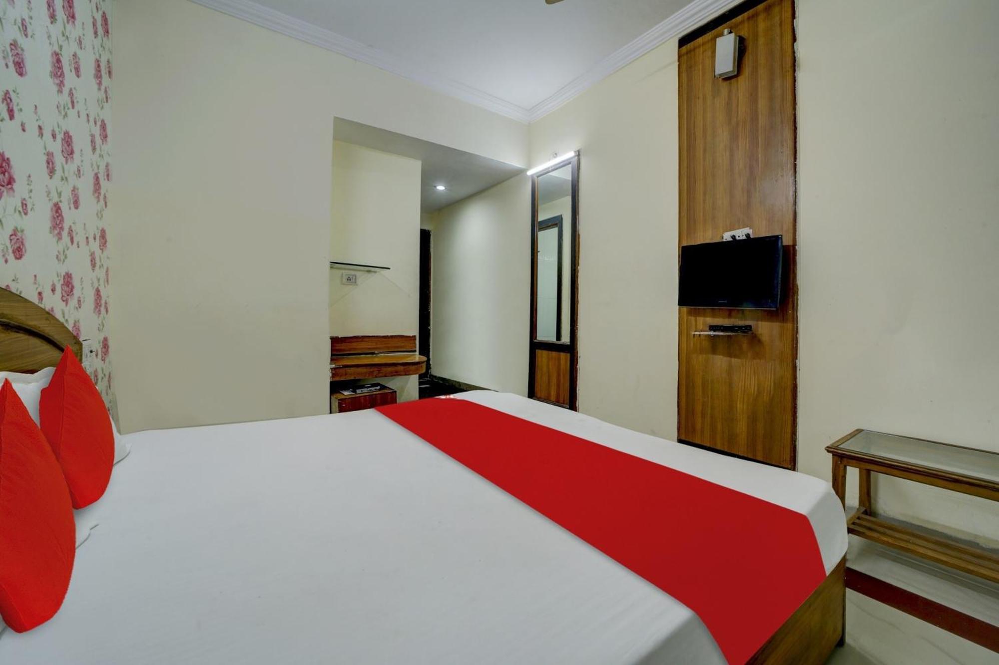 Oyo Flagship 81248 Hotel Satya Vilas Бопал Екстериор снимка