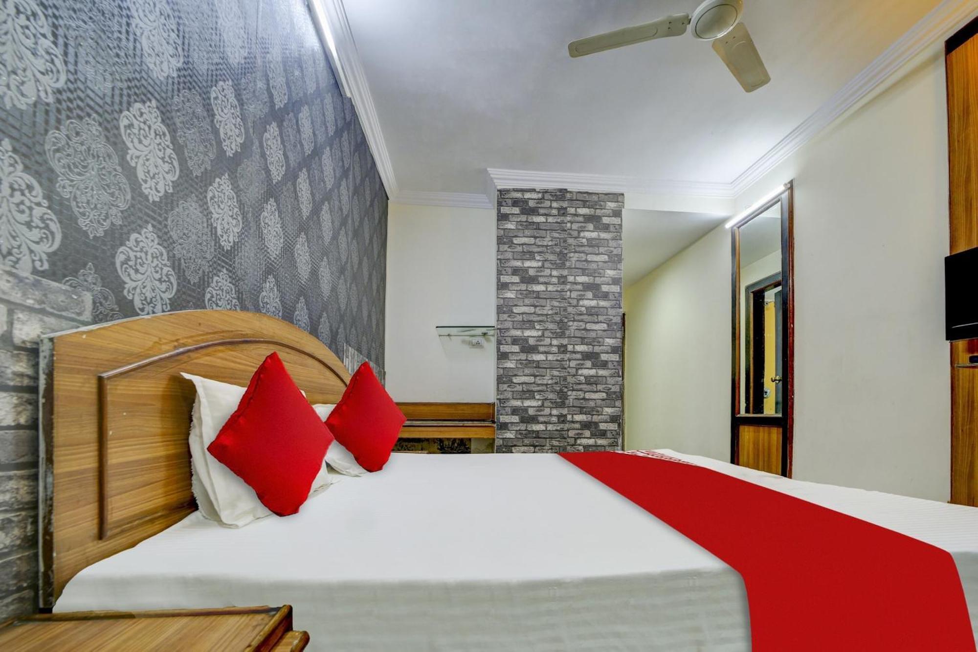 Oyo Flagship 81248 Hotel Satya Vilas Бопал Екстериор снимка